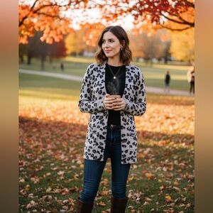 PINK Victoria's Secret Gray leopard print cardigan sweater w/ pockets XS EUC $60